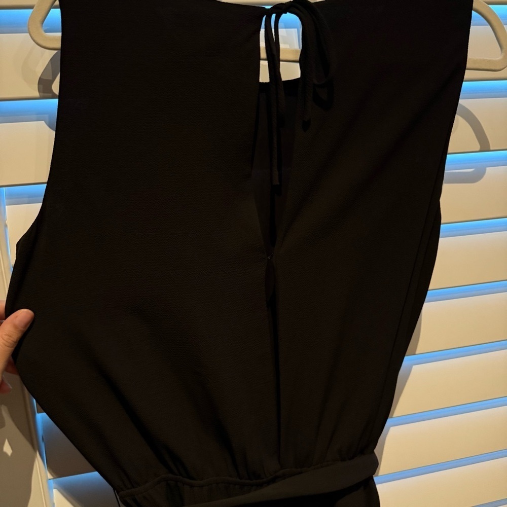 RW&CO. Black Sleeveless Jumpsuit with Tie and Open Back - Picture 3 of 3
